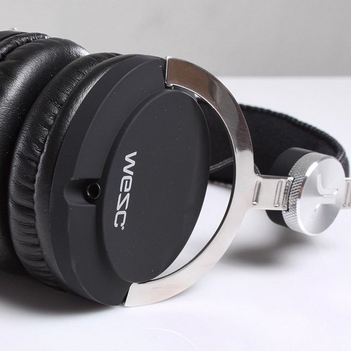 Наушники WeSC Bassoon DJ Pro черные + серебристые Наушники WeSC Bassoon DJ Pro черные + серебристые