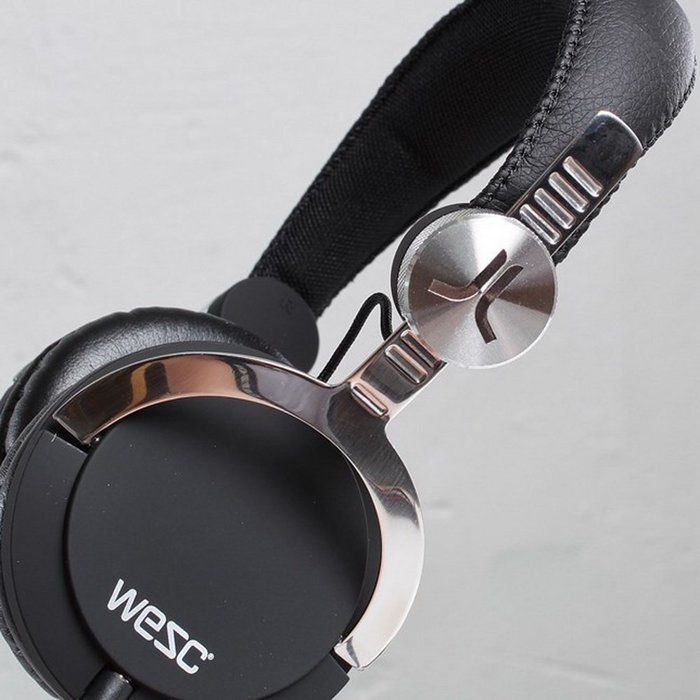 Наушники WeSC Bassoon DJ Pro черные + серебристые Наушники WeSC Bassoon DJ Pro черные + серебристые