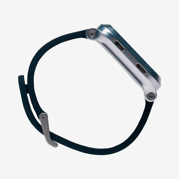 Чехол-ремешок для Apple Watch - LunaTik EPIK 2 серебристый поликарбонат + черный силиконовый ремешок Чехол-ремешок для Apple Watch - LunaTik EPIK 2 серебристый поликарбонат + черный силиконовый ремешок