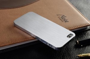 Металлический чехол NewCase Ultra Thin серебристый для iPhone 5/5S/SE