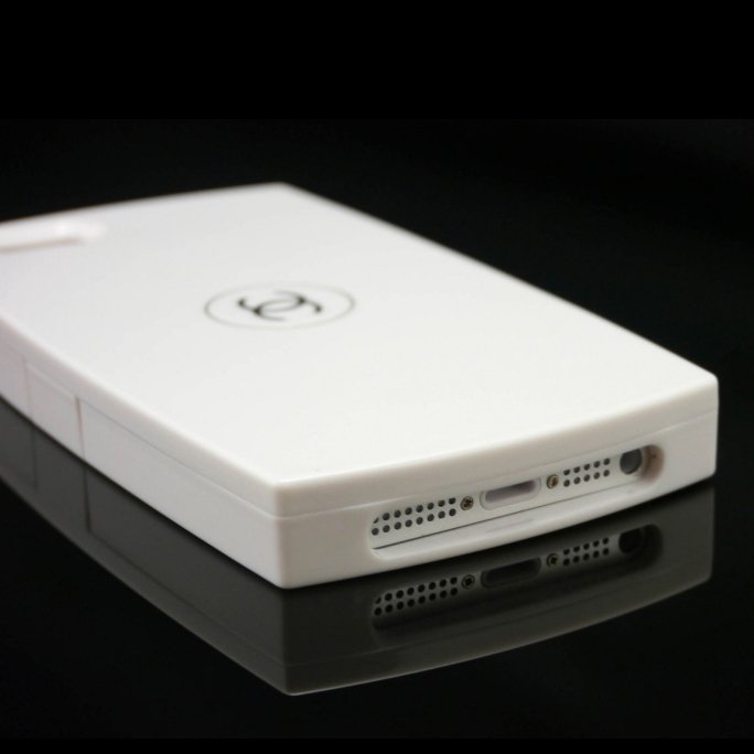 Чехол-накладка для Apple iPhone 5/5S - Chanel Design белый Чехол-накладка для Apple iPhone 5/5S - Chanel Design белый