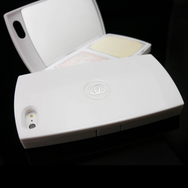Чехол-накладка для Apple iPhone 5/5S - Chanel Design белый Чехол-накладка для Apple iPhone 5/5S - Chanel Design белый