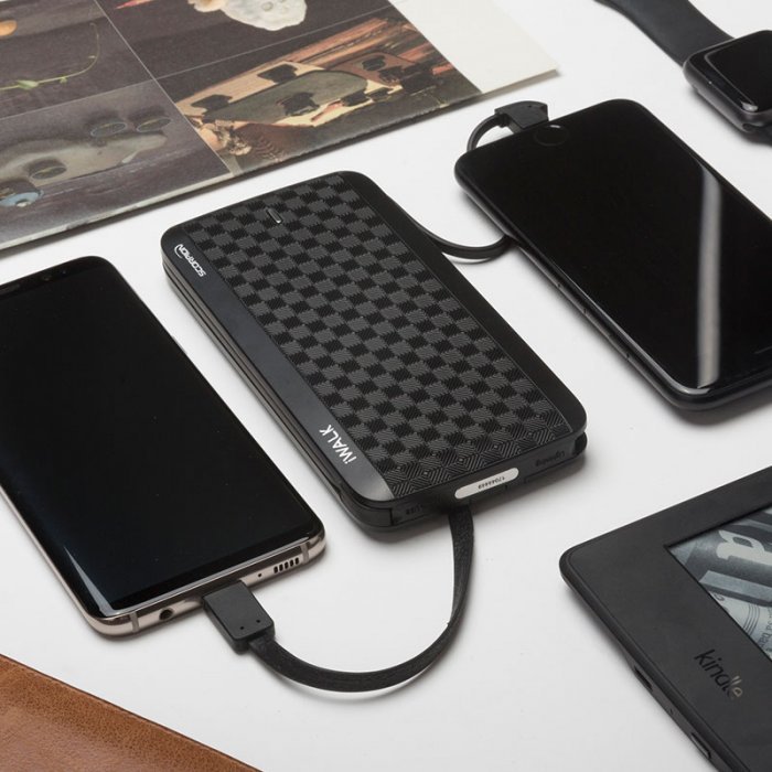 Внешний аккумулятор iWalk Scorpion 12000mAh черный (уценка M)