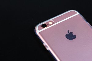 Силиконовый чехол COTEetCI ABS прозрачный + розовый для iPhone 6/6S
