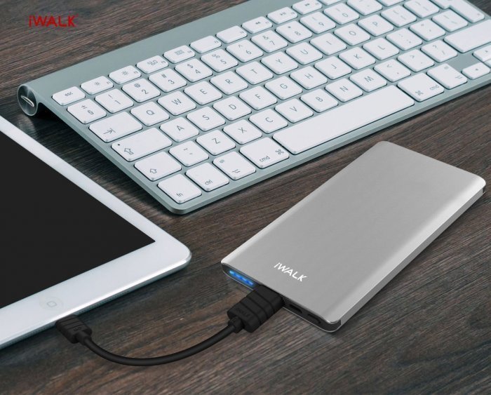 Внешний аккумулятор iWalk Chic 5000mAh серебристый Внешний аккумулятор iWalk Chic 5000mAh серебристый