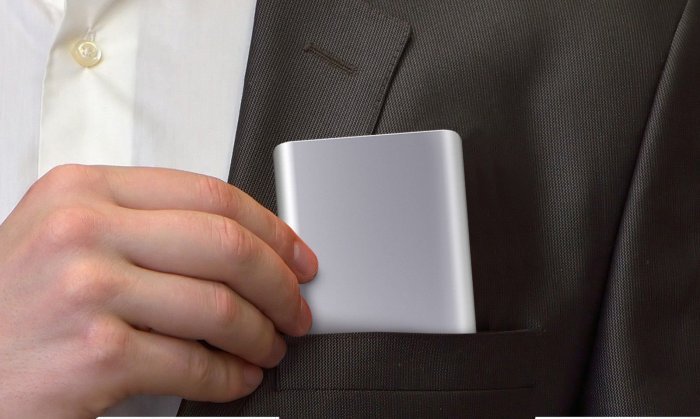 Внешний аккумулятор iWalk Chic 5000mAh серебристый Внешний аккумулятор iWalk Chic 5000mAh серебристый