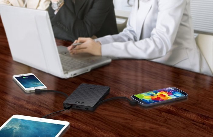 Внешний аккумулятор iWalk Extreme Trio 10,000mAh черный Внешний аккумулятор iWalk Extreme Trio 10,000mAh черный
