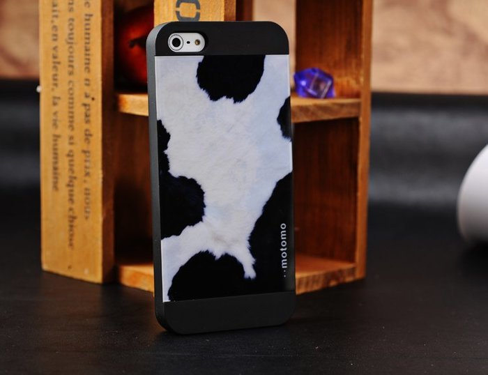 Чехол-накладка для Apple iPhone 5/5S - Motomo Cow черный Чехол-накладка для Apple iPhone 5/5S - Motomo Cow черный