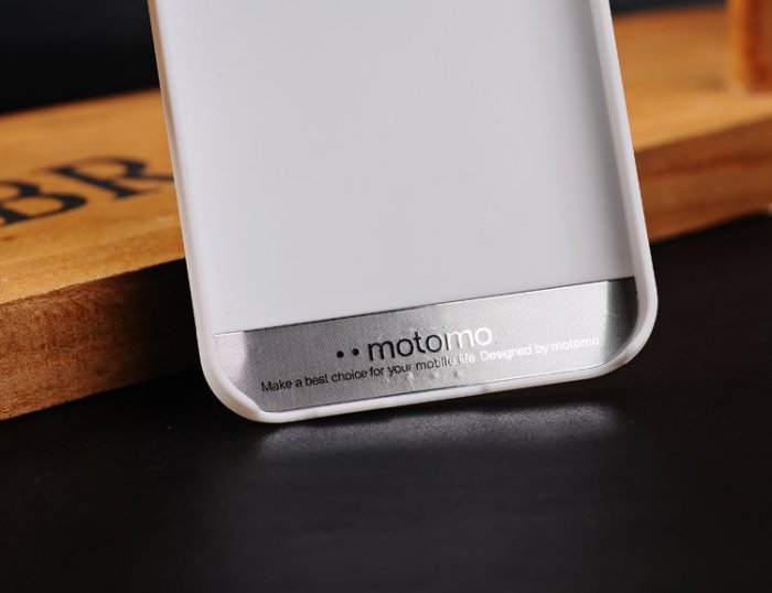 Чехол-накладка для Apple iPhone 5/5S - Motomo Cow белый Чехол-накладка для Apple iPhone 5/5S - Motomo Cow белый