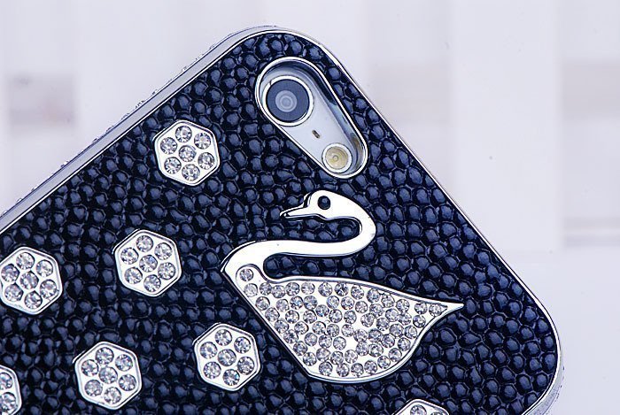 Чехол-накладка для Apple iPhone 5/5S - NewSH Swarovski Swan черный Чехол-накладка для Apple iPhone 5/5S - NewSH Swarovski Swan черный