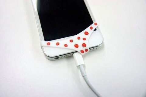 Труси для Apple iPhone 4/4S/5/5S/5C - білі в полуничку Труси для Apple iPhone 4/4S/5/5S/5C - білі в полуничку
