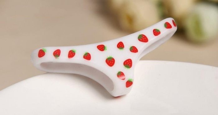 Труси для Apple iPhone 4/4S/5/5S/5C - білі в полуничку Труси для Apple iPhone 4/4S/5/5S/5C - білі в полуничку