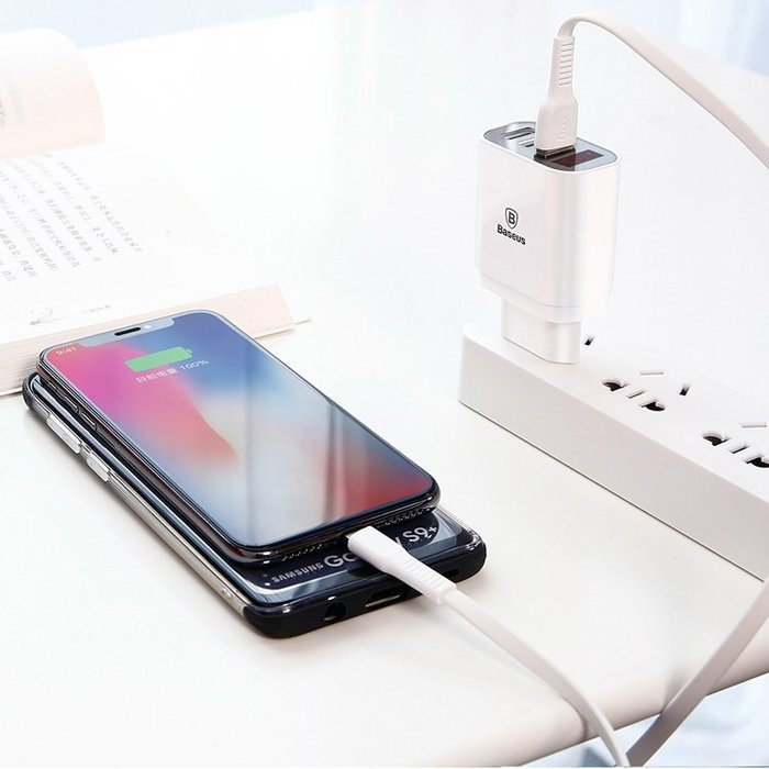 Сетевое зарядное устройство Baseus Mirror Lake Intelligent Digital Display 3USB Travel Charger 3.4A белый Сетевое зарядное устройство Baseus Mirror Lake Intelligent Digital Display 3USB Travel Charger 3.4A белый