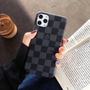 Пластиковый чехол шахматы черный для iPhone 11 Pro