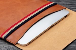 Чехол (карман) Coteetci Leather Bag для ноутбуков диагональю 13" коричневый