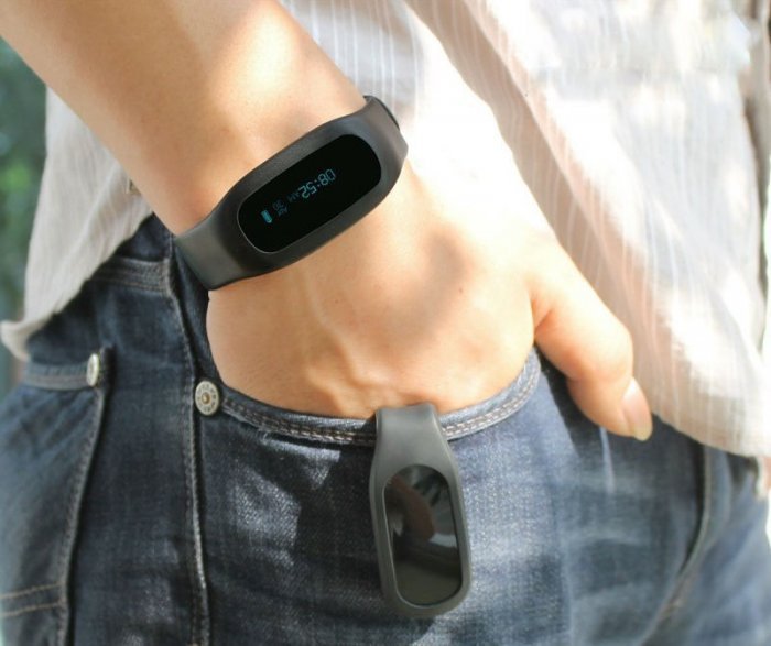 Фитнес браслет J-Style 3D сенсор Bluetooth 4.0 черный Фитнес браслет J-Style 3D сенсор Bluetooth 4.0 черный