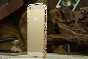 Бампер Knuckle золотой для iPhone 5/5S/SE