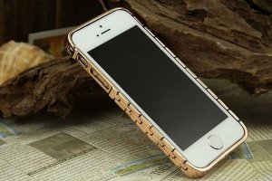 Бампер Knuckle золотой для iPhone 5/5S/SE