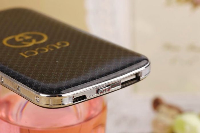Зовнішній акумулятор Gucci 8800мАч чорний?? Зовнішній акумулятор Gucci 8800мАч чорний??