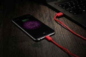 Кабель Lightning для Apple iPhone/iPad/iPod - iWalk Twister 1м, красный