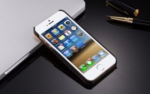 Металлический чехол Motomo золотой для iPhone 4/4S