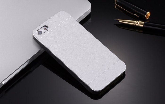 Металлический чехол Motomo серебристый для iPhone 4/4S