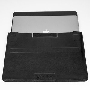 Чехол Switcheasy EasyStand черный для MacBook Air 13 (2018-2020), MacBook Pro 13 (2016-2020)