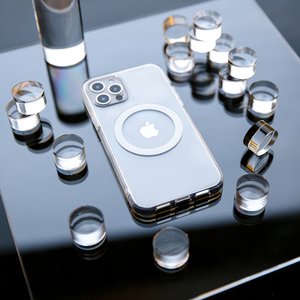 Чохол із підтримкою MagSafe Switcheasy MagClear сріблястий для iPhone 12 Pro Max