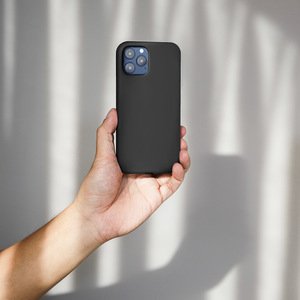 Чехол с поддержкой MagSafe Switcheasy MagSkin черный для iPhone 12 mini