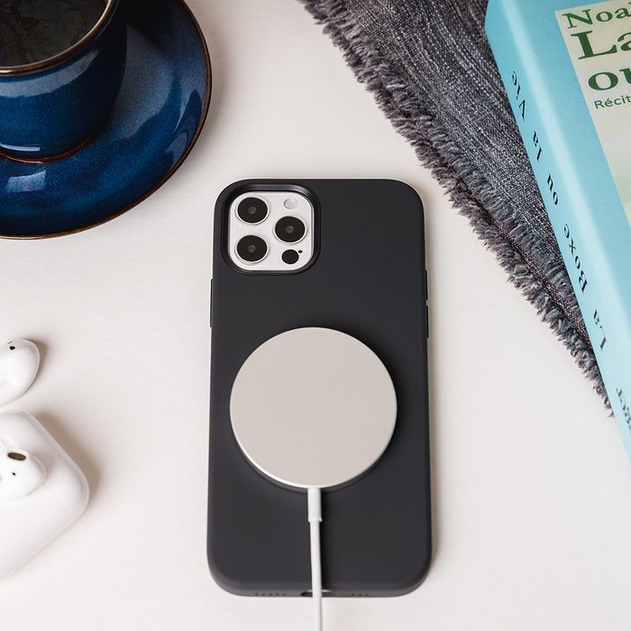 Чохол із підтримкою MagSafe Switcheasy MagSkin чорний для iPhone 12 Pro Max Чохол із підтримкою MagSafe Switcheasy MagSkin чорний для iPhone 12 Pro Max