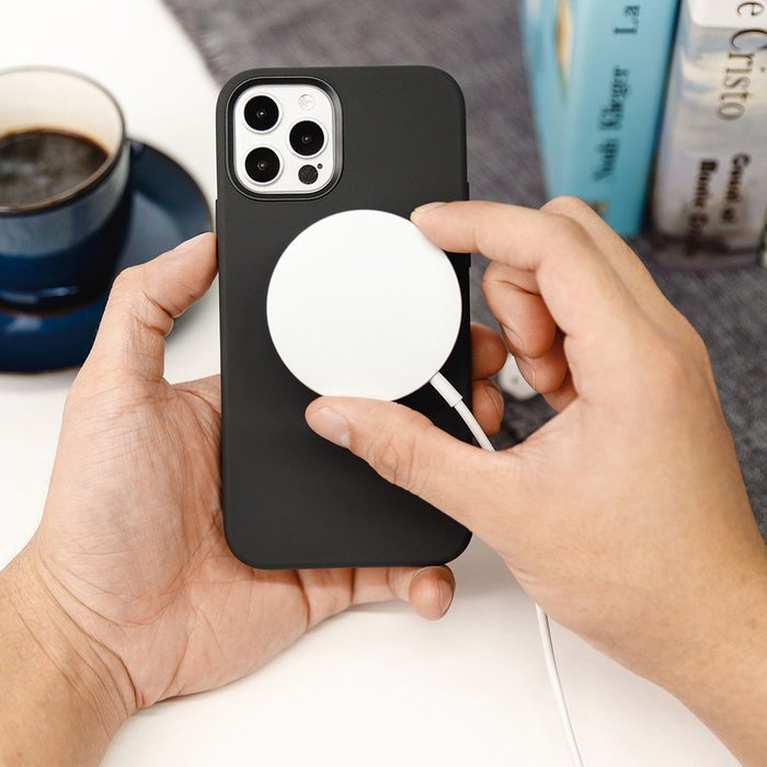 Чохол із підтримкою MagSafe Switcheasy MagSkin чорний для iPhone 12 Pro Max Чохол із підтримкою MagSafe Switcheasy MagSkin чорний для iPhone 12 Pro Max