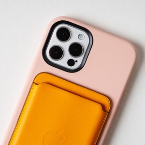 Чохол із підтримкою MagSafe Switcheasy MagSkin рожевий для iPhone 12 Pro Max