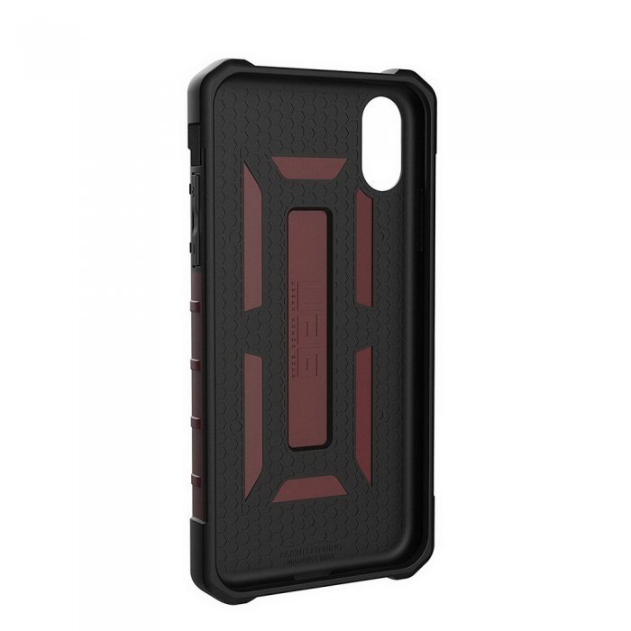 Противоударный чехол UAG Pathfinder темно-красный для iPhone XR Противоударный чехол UAG Pathfinder темно-красный для iPhone XR